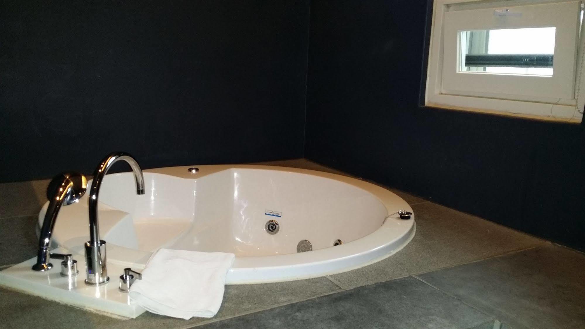 Hotel Oscar Suite جونسان المظهر الخارجي الصورة